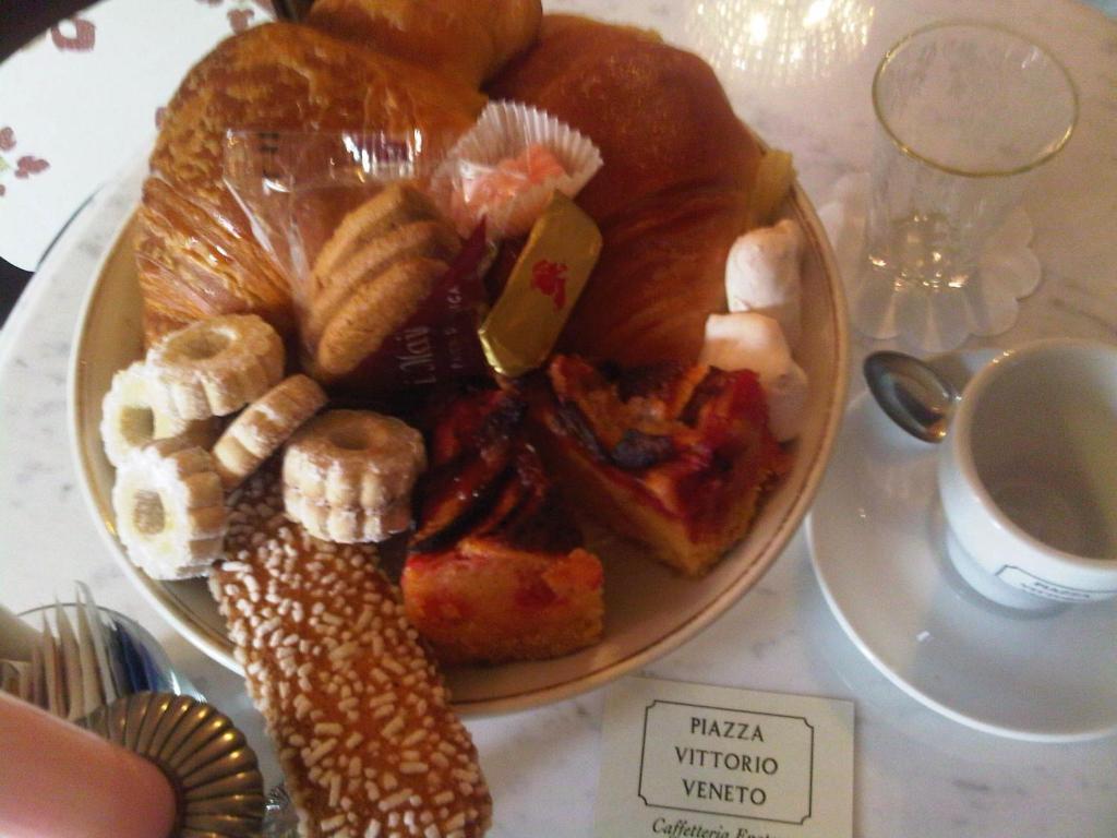 Dimora San Sebastiano Bed and Breakfast Neive Buitenkant foto